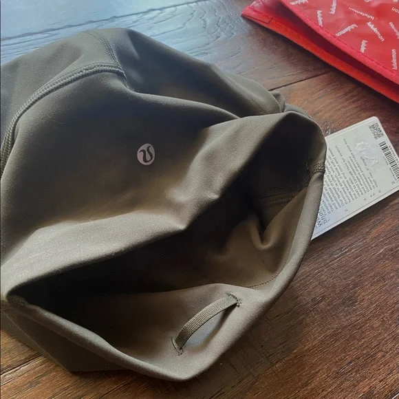 Green Lululemon Athletica Shorts (SIZE 2) New w/ Tags + Bag - Picture 4 of 5